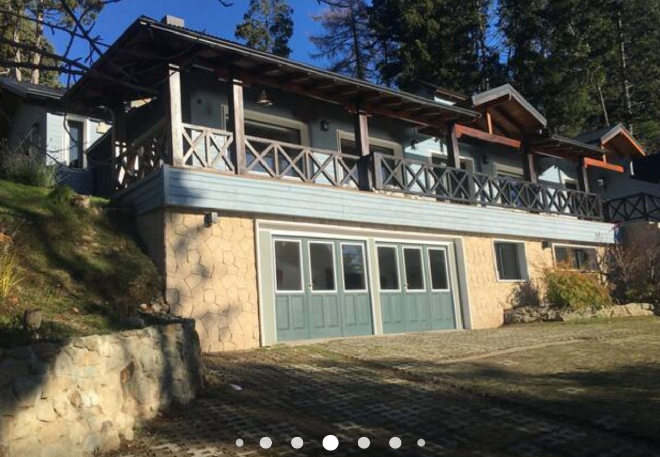 House in San Carlos de Bariloche - VENAH10C CÁLIDA Y CÓMODA CASA EN BARRIO CERRADO CON COSTA DE LAGO