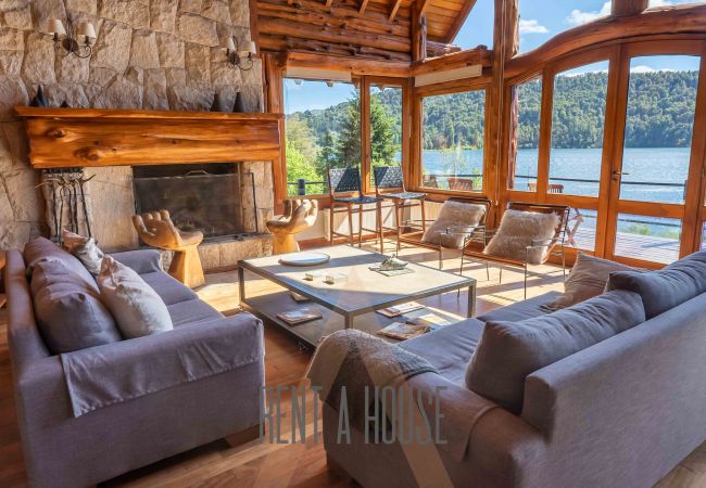House in San Carlos de Bariloche - VENAH02 Spectacular house with coast and lake views from all rooms. House in San Carlos de Bariloche - VENAH02 Spectacular house with coast and lake views from all rooms.