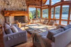 House in San Carlos de Bariloche - VENAH02 Spectacular house with coast and lake views from all rooms.