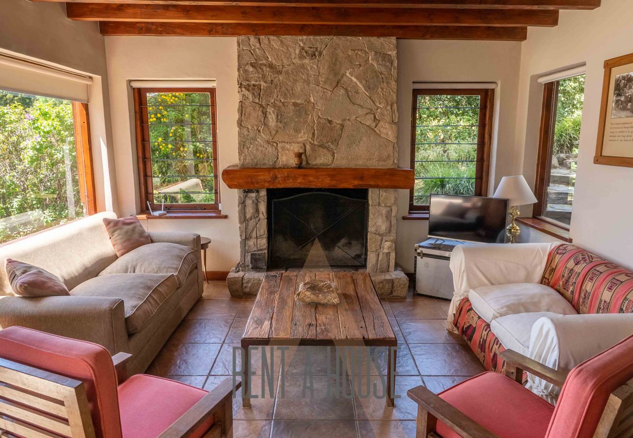 Cabin in San Carlos de Bariloche - HUAPI20C Warm cabin on large land on the coast of Lake Nahuel Huapi