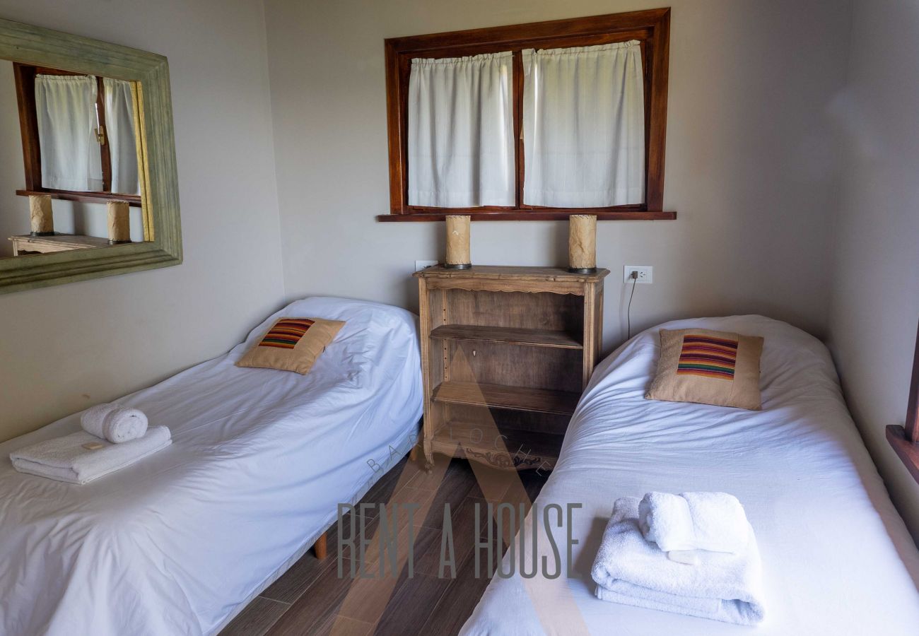 Cabin in San Carlos de Bariloche - HUAPI20C Warm cabin on large land on the coast of Lake Nahuel Huapi