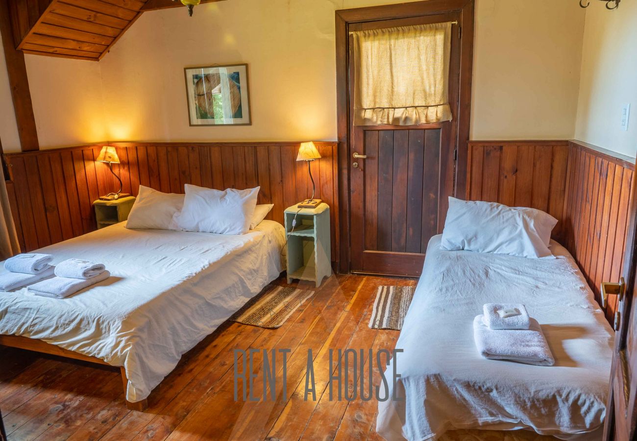 House in San Carlos de Bariloche - HUAPI27 Cálida casona en Circuito Chico con gran jardín y acceso a la playa