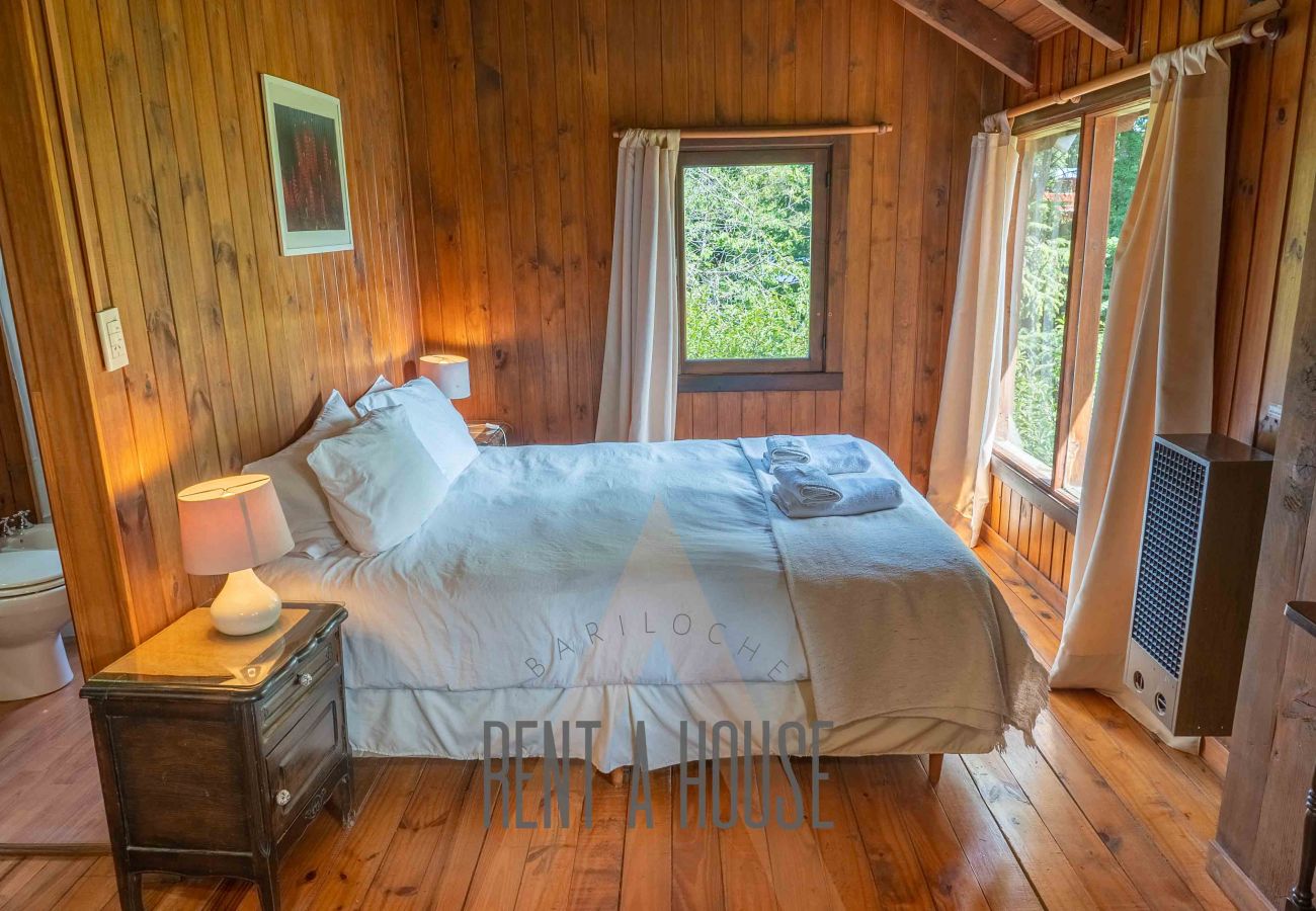 House in San Carlos de Bariloche - HUAPI27 Cálida casona en Circuito Chico con gran jardín y acceso a la playa