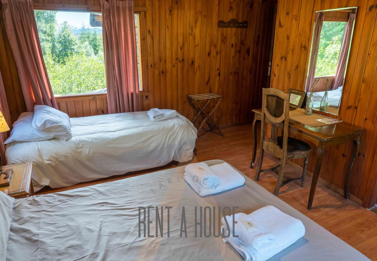 House in San Carlos de Bariloche - HUAPI27 Cálida casona en Circuito Chico con gran jardín y acceso a la playa