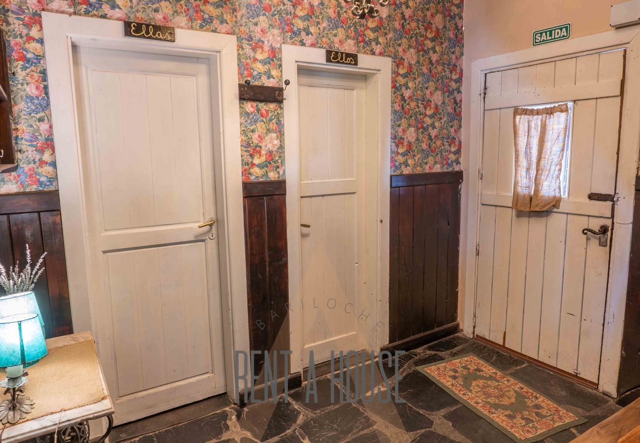 House in San Carlos de Bariloche - HUAPI27 Cálida casona en Circuito Chico con gran jardín y acceso a la playa