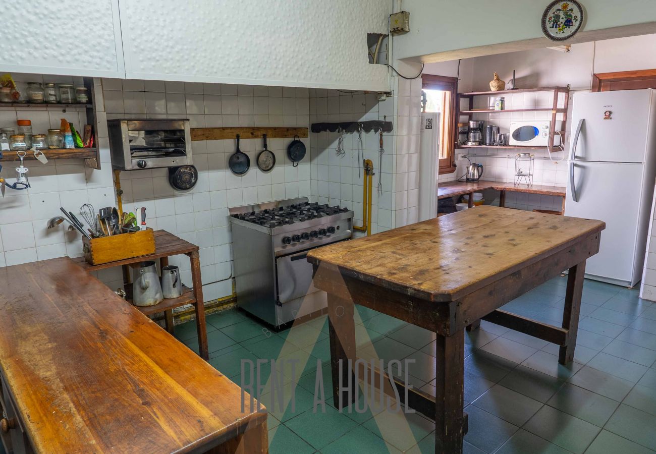 House in San Carlos de Bariloche - HUAPI27 Cálida casona en Circuito Chico con gran jardín y acceso a la playa