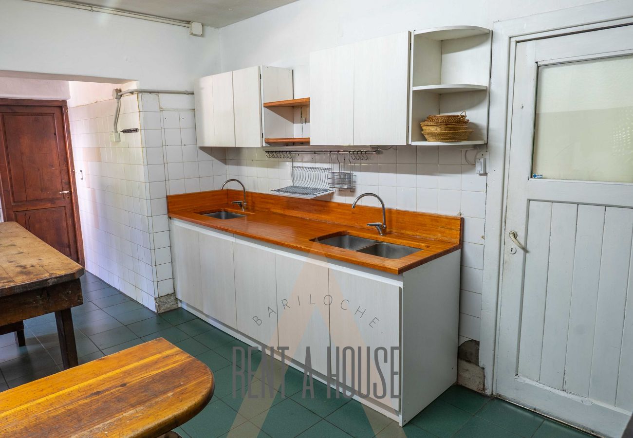 House in San Carlos de Bariloche - HUAPI27 Cálida casona en Circuito Chico con gran jardín y acceso a la playa