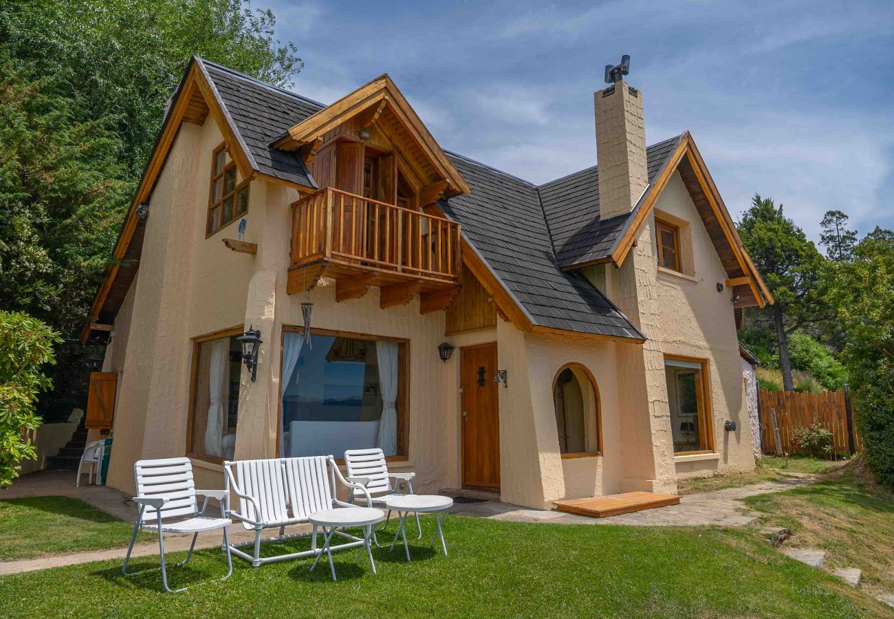 House in San Carlos de Bariloche - HUAPI02C- HOUSE WITH COAST ON THE SHORES OF LAKE NAHUEL HUAPI