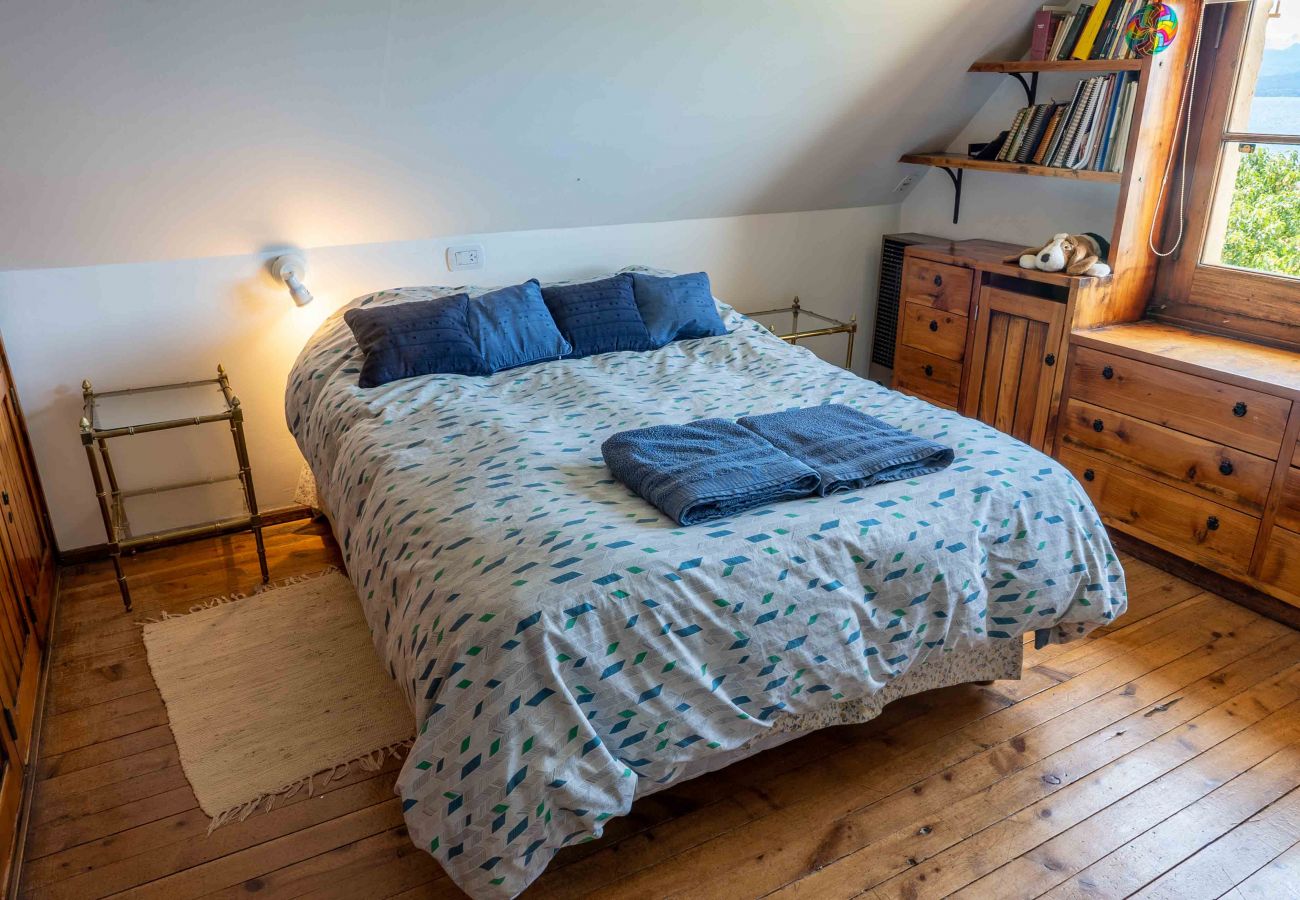 House in San Carlos de Bariloche - HUAPI02C- HOUSE WITH COAST ON THE SHORES OF LAKE NAHUEL HUAPI