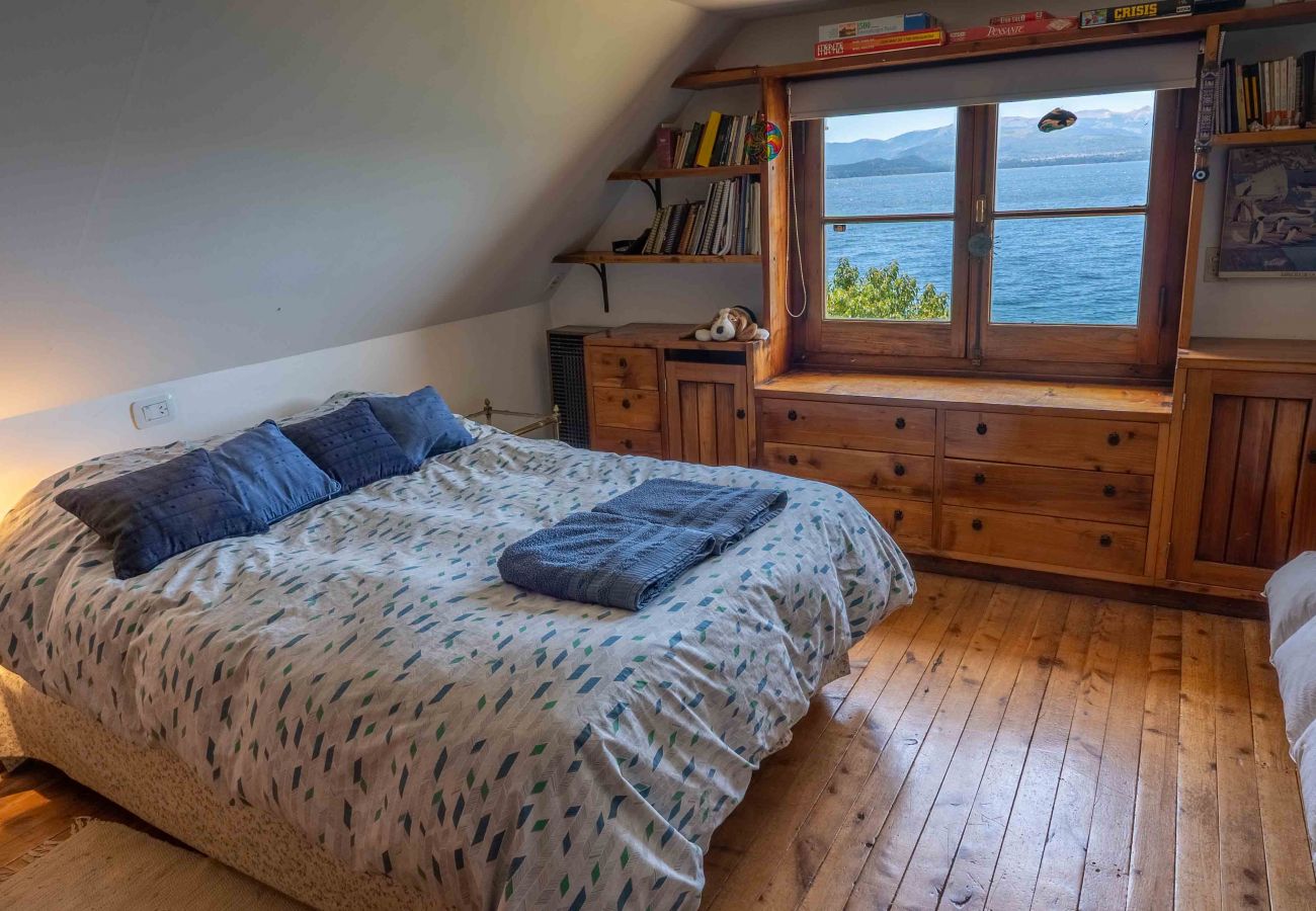 House in San Carlos de Bariloche - HUAPI02C- HOUSE WITH COAST ON THE SHORES OF LAKE NAHUEL HUAPI