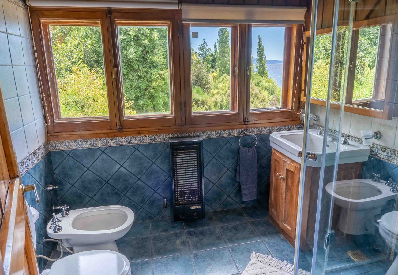 House in San Carlos de Bariloche - HUAPI02C- HOUSE WITH COAST ON THE SHORES OF LAKE NAHUEL HUAPI