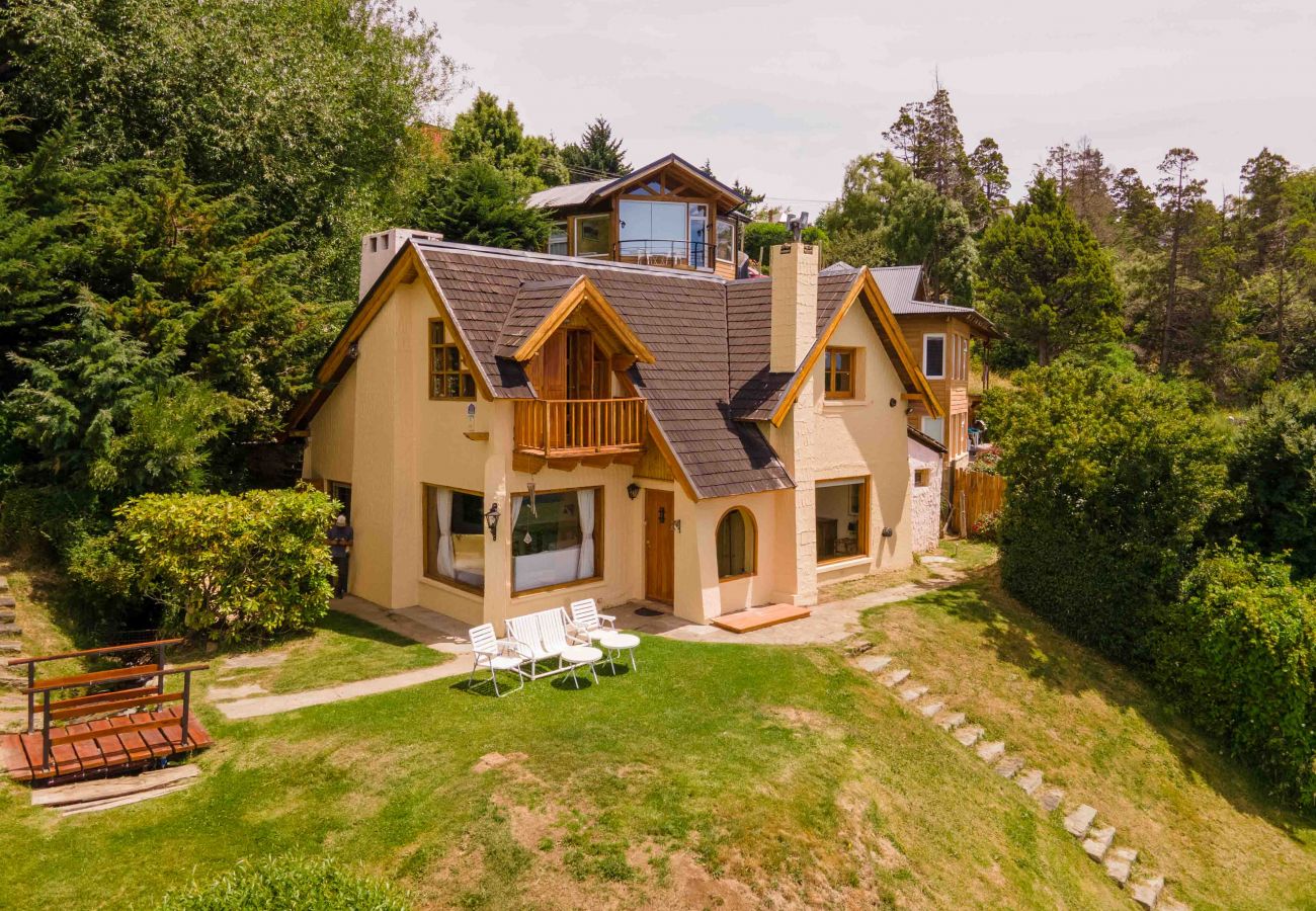 House in San Carlos de Bariloche - HUAPI02C- HOUSE WITH COAST ON THE SHORES OF LAKE NAHUEL HUAPI