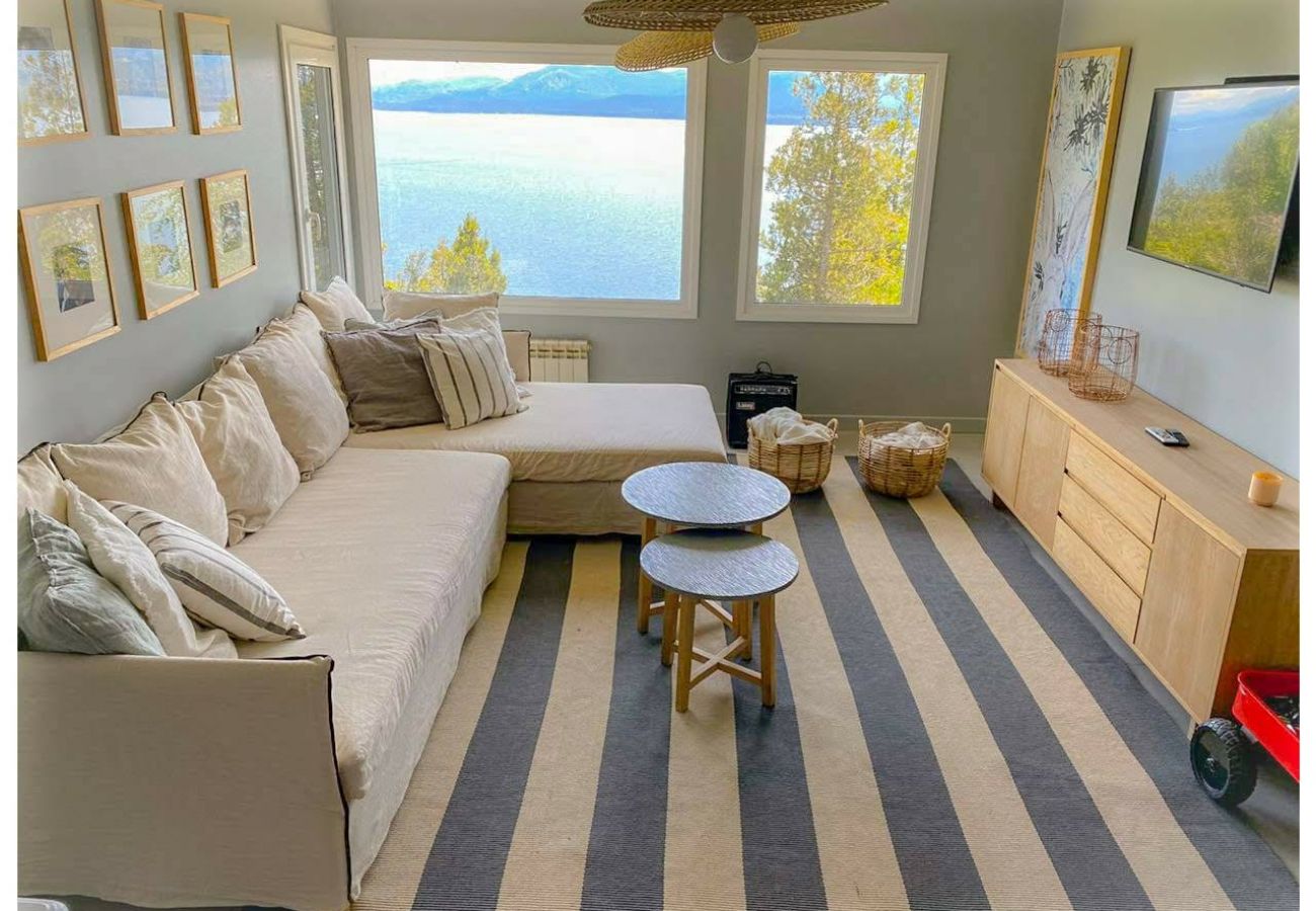House in San Carlos de Bariloche - VIEW10 TREMENDOUS HOUSE IN BARILOCHE + LAKE VIEW + HOT TUB