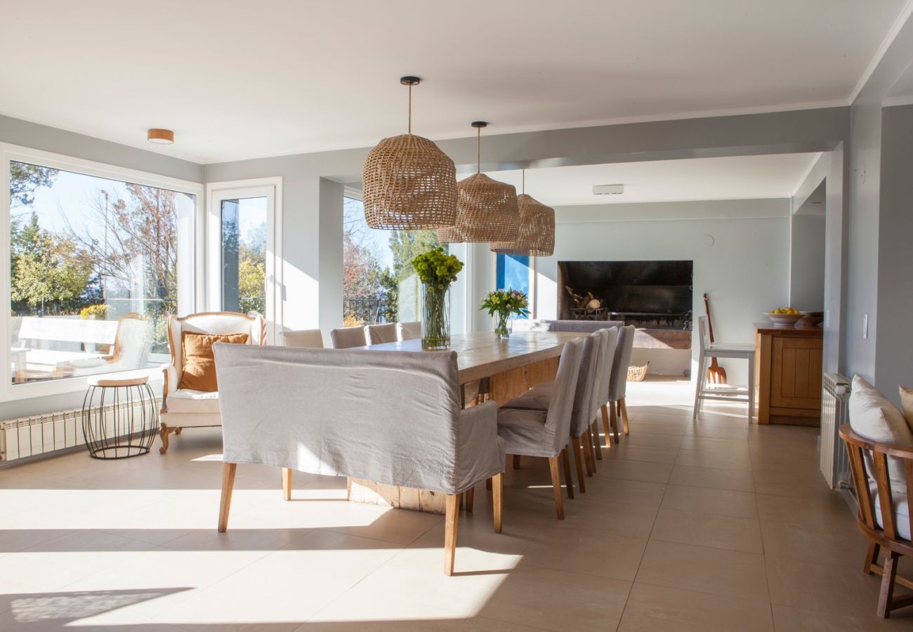 House in San Carlos de Bariloche - VIEW10 TREMENDOUS HOUSE IN BARILOCHE + LAKE VIEW + HOT TUB