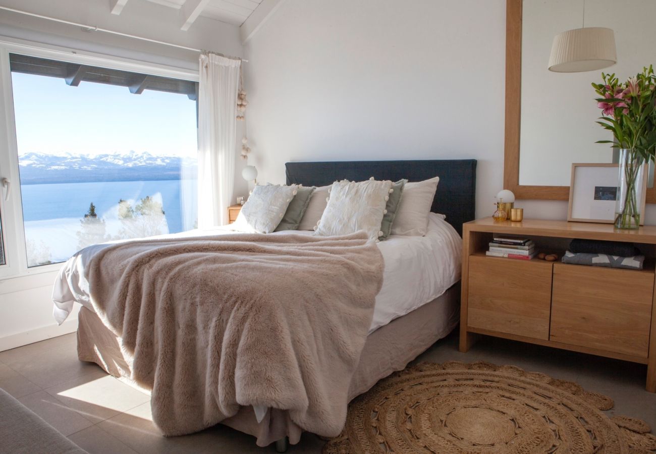 House in San Carlos de Bariloche - VIEW10 TREMENDOUS HOUSE IN BARILOCHE + LAKE VIEW + HOT TUB