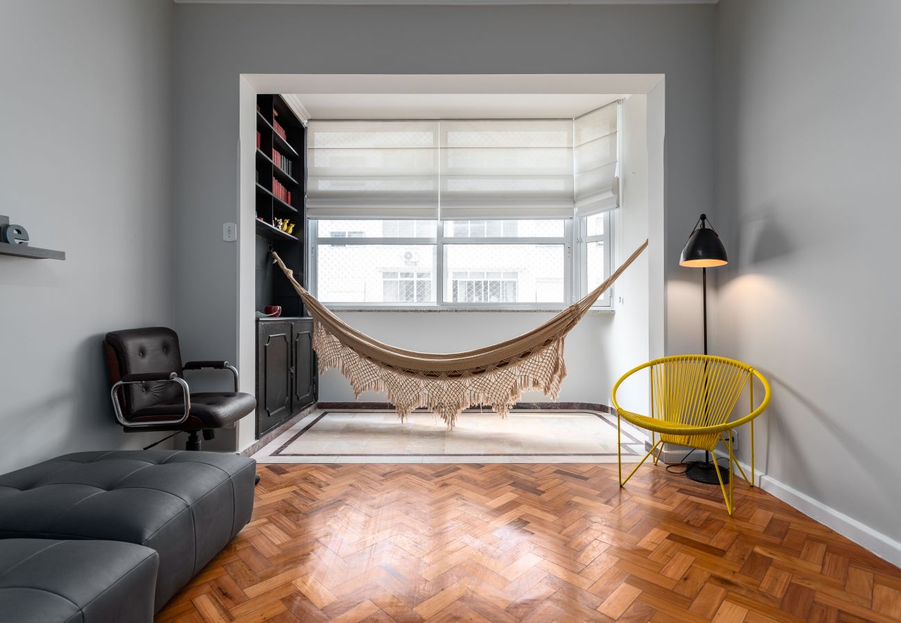 Apartment in Rio de Janeiro - Side view of the sea, 2 minutes from the beach | FMS601