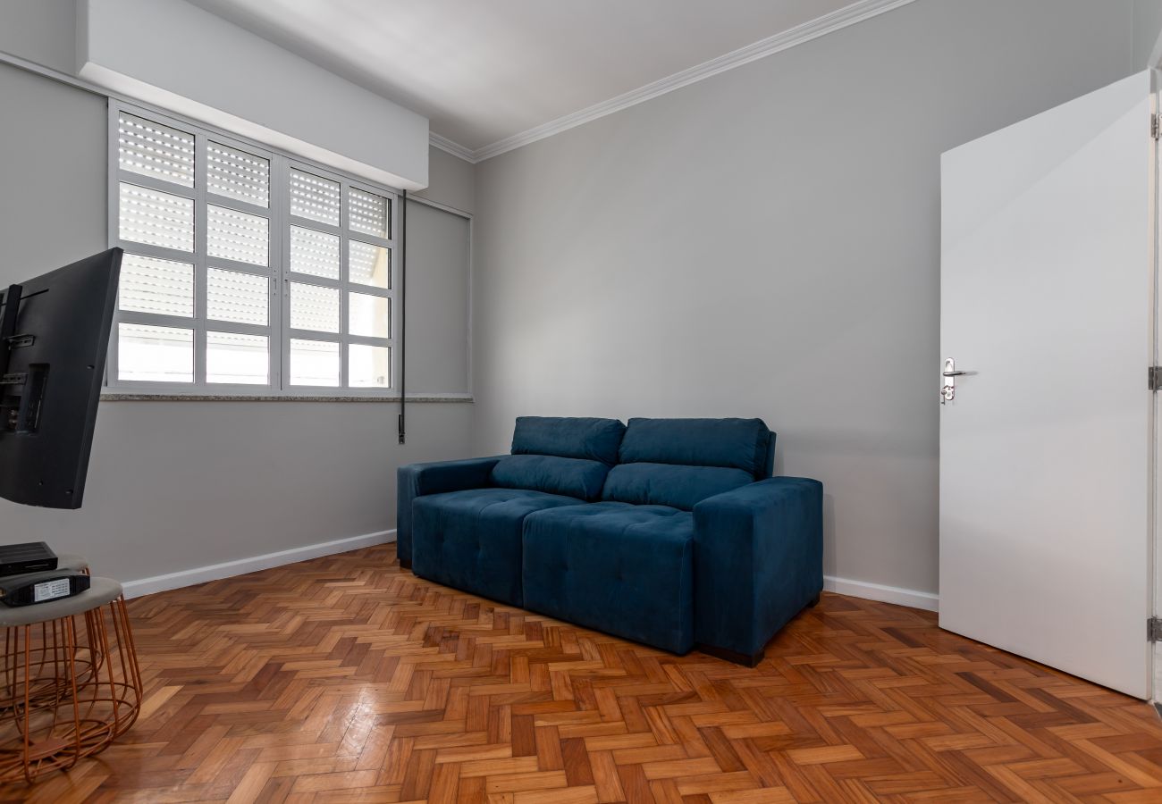 Apartment in Rio de Janeiro - Side view of the sea, 2 minutes from the beach | FMS601