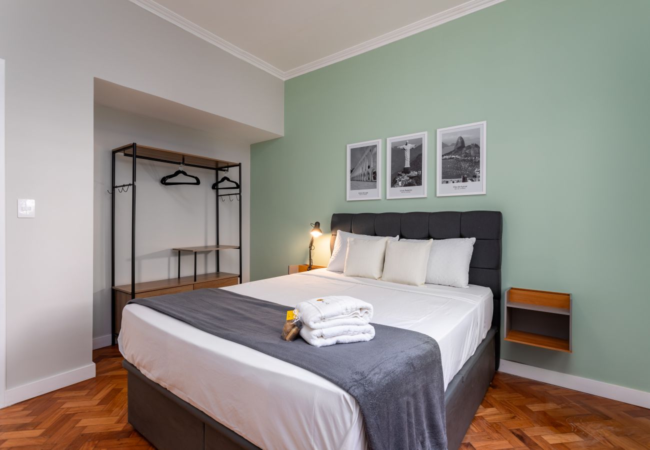 Apartment in Rio de Janeiro - Side view of the sea, 2 minutes from the beach | FMS601