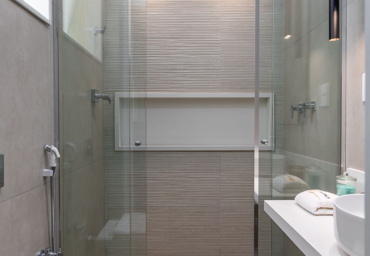 Apartment in Rio de Janeiro - Side view of the sea, 2 minutes from the beach | FMS601