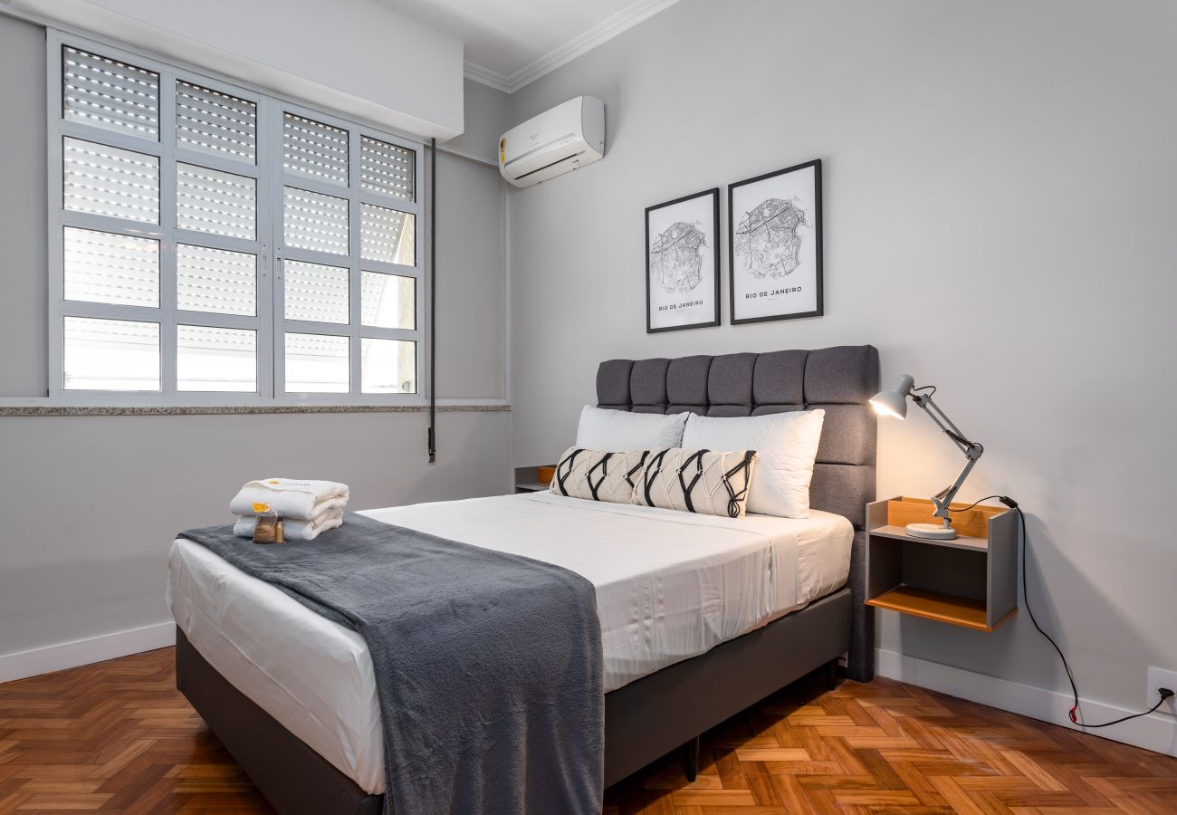 Apartment in Rio de Janeiro - Side view of the sea, 2 minutes from the beach | FMS601