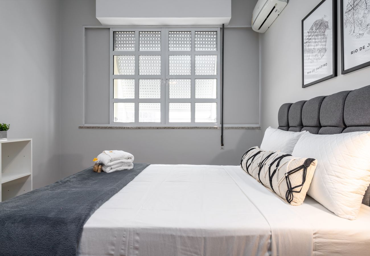 Apartment in Rio de Janeiro - Side view of the sea, 2 minutes from the beach | FMS601