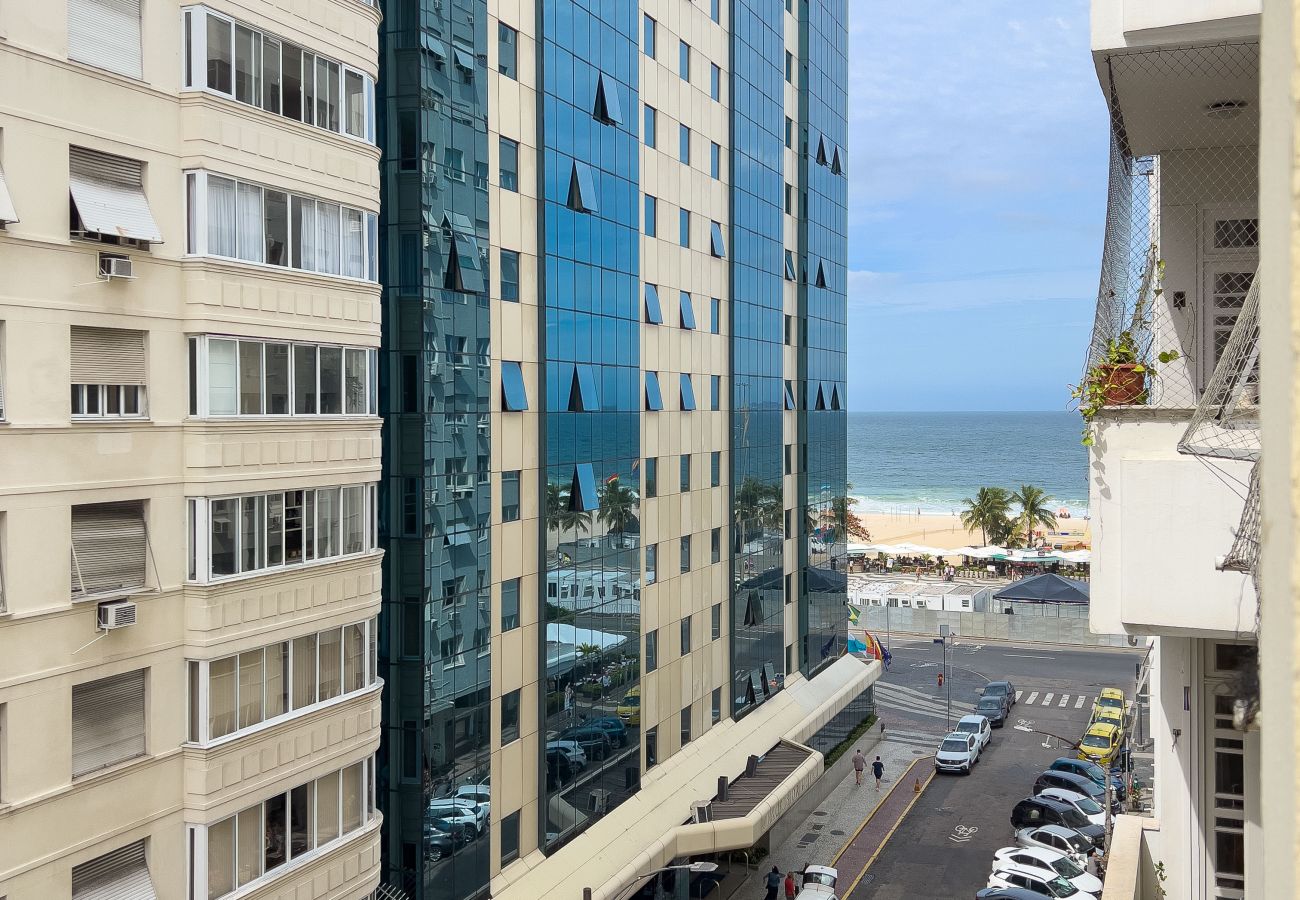 Apartment in Rio de Janeiro - Side view of the sea, 2 minutes from the beach | FMS601