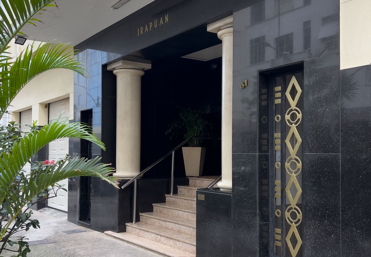 Apartment in Rio de Janeiro - Side view of the sea, 2 minutes from the beach | FMS601