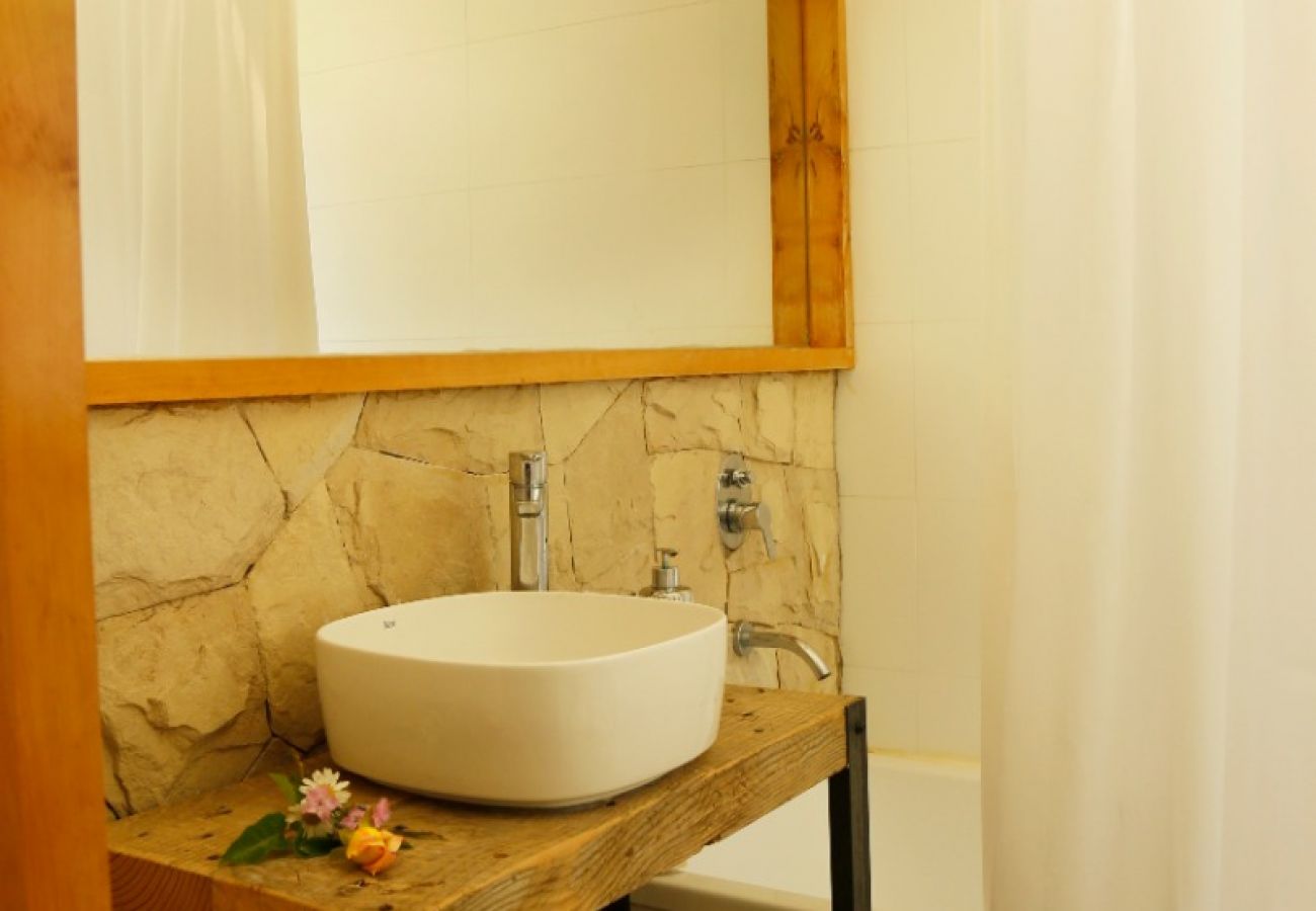 House in San Carlos de Bariloche - MORE07- WARM SINGLE-STORY CABIN WITH COAST ON LAKE MORENO