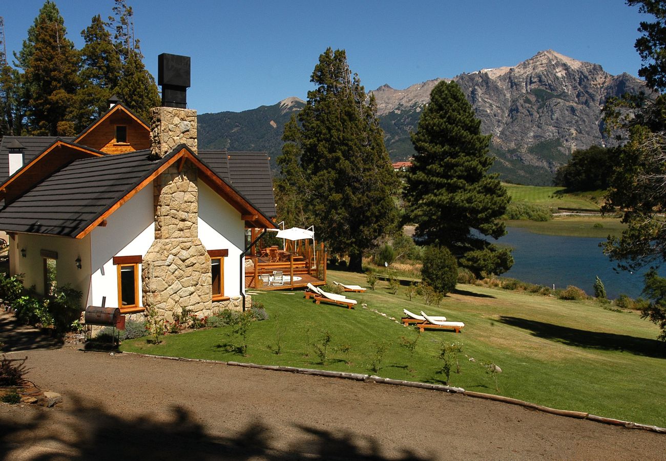 House in San Carlos de Bariloche - ESPECTACULAR CASA EN LLAO LLAO - COSTA DE LAGO, CANCHA DE TENIS Y JACUZZI