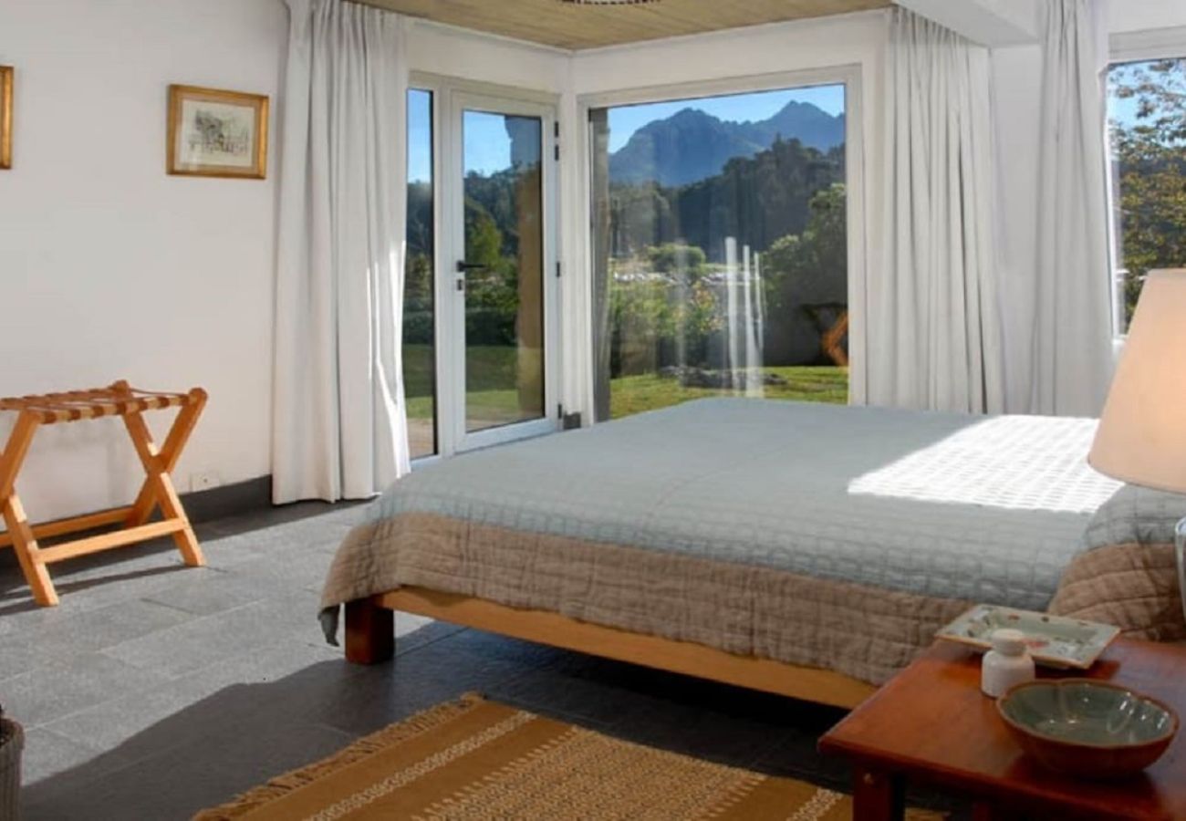 House in San Carlos de Bariloche - huapi10 Spectacular house with a large terrace and coastline, on the shores of Lake Nahuel Huapi.