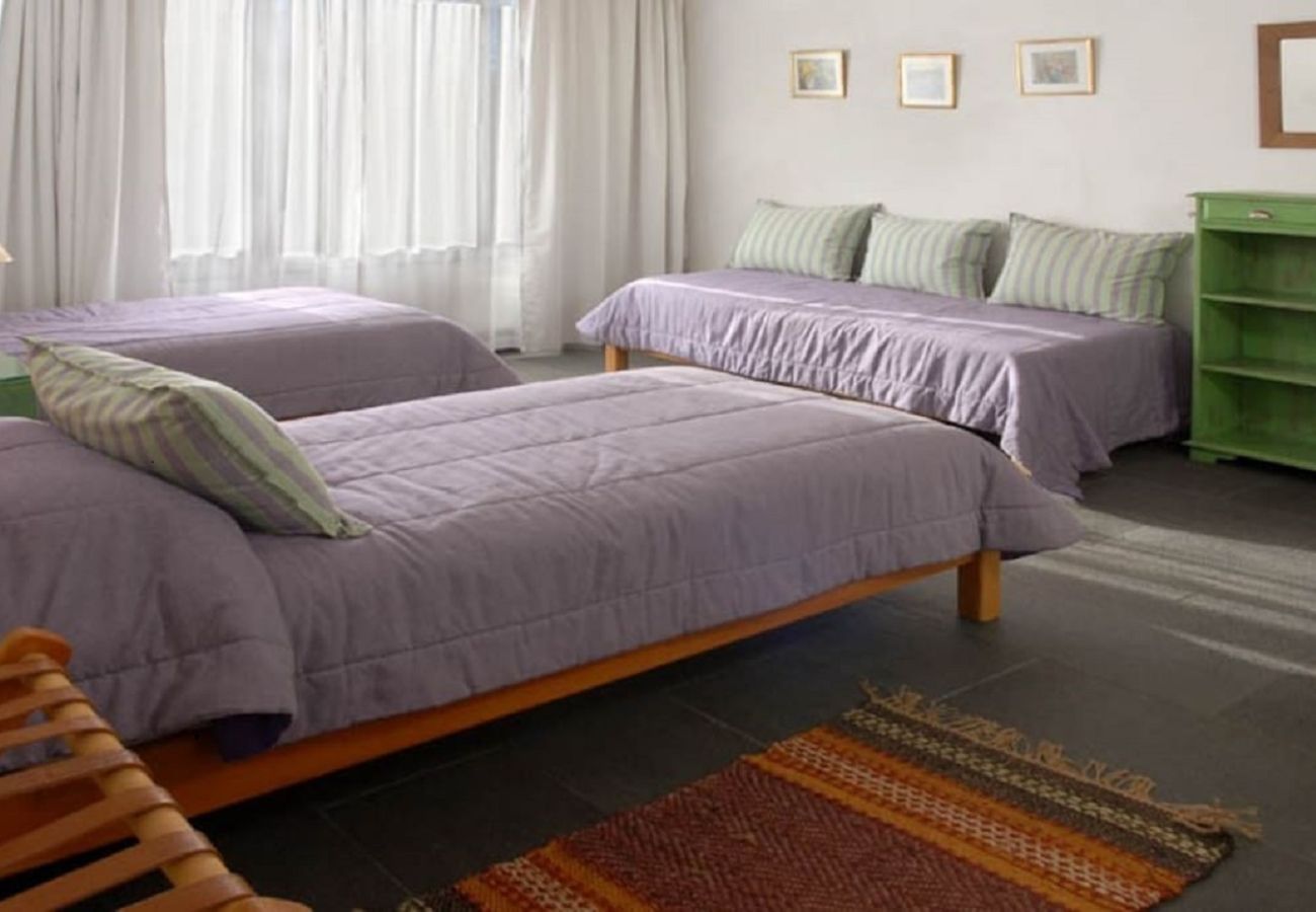 House in San Carlos de Bariloche - huapi10 Spectacular house with a large terrace and coastline, on the shores of Lake Nahuel Huapi.