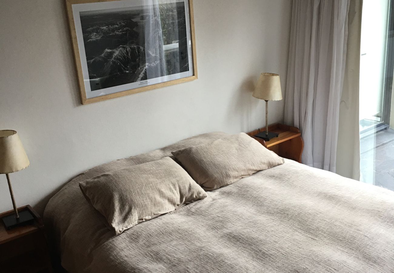 House in San Carlos de Bariloche - huapi10 Spectacular house with a large terrace and coastline, on the shores of Lake Nahuel Huapi.