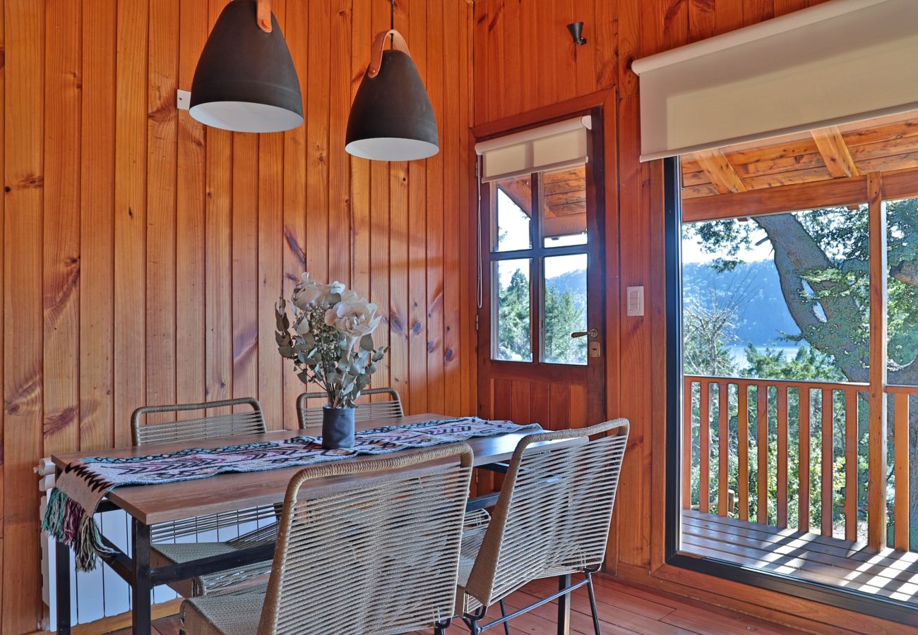 Cabin in San Carlos de Bariloche - HUAPI11C A wild nature escape with direct access to the lake 