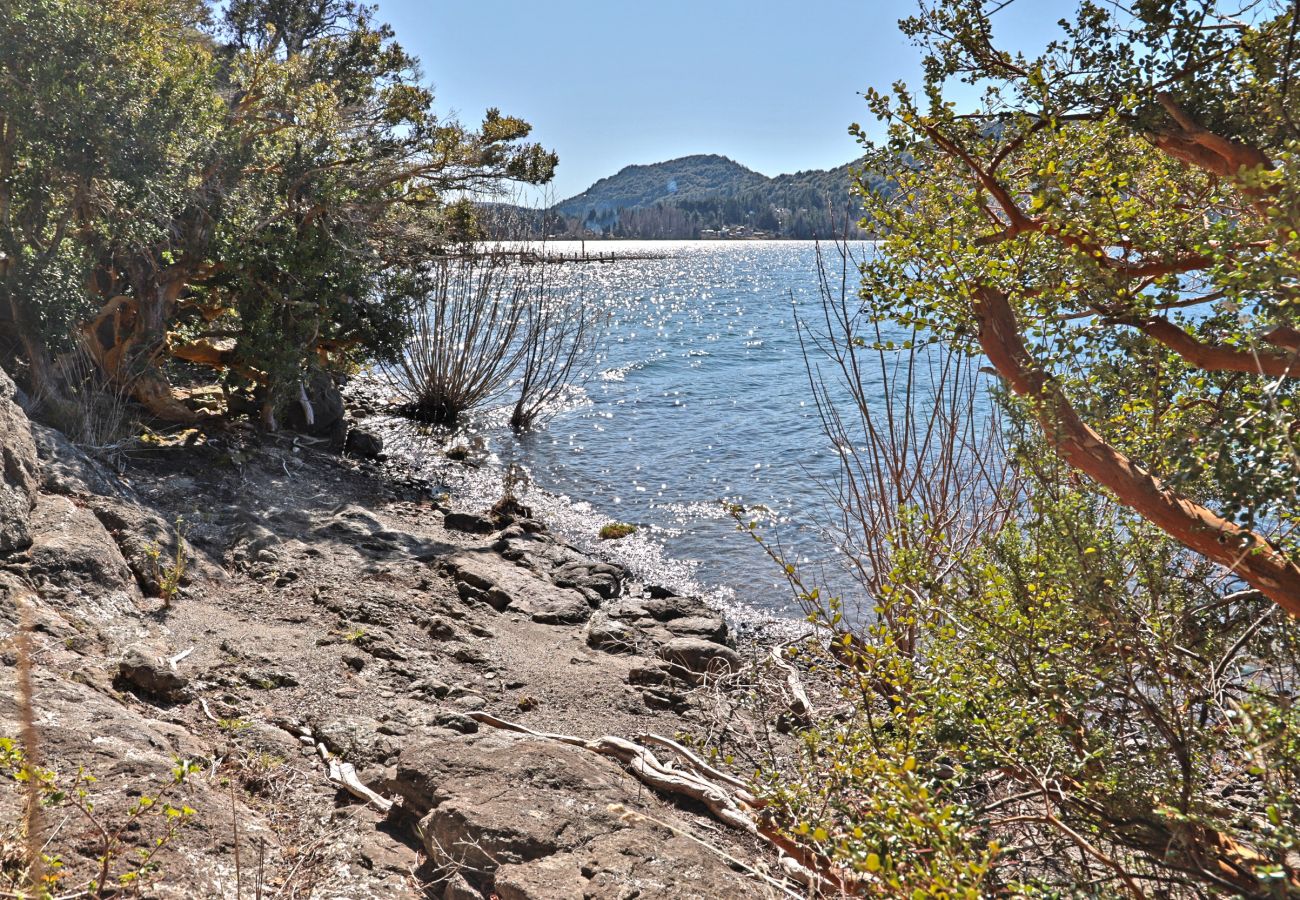 Cabin in San Carlos de Bariloche - HUAPI11C A wild nature escape with direct access to the lake 