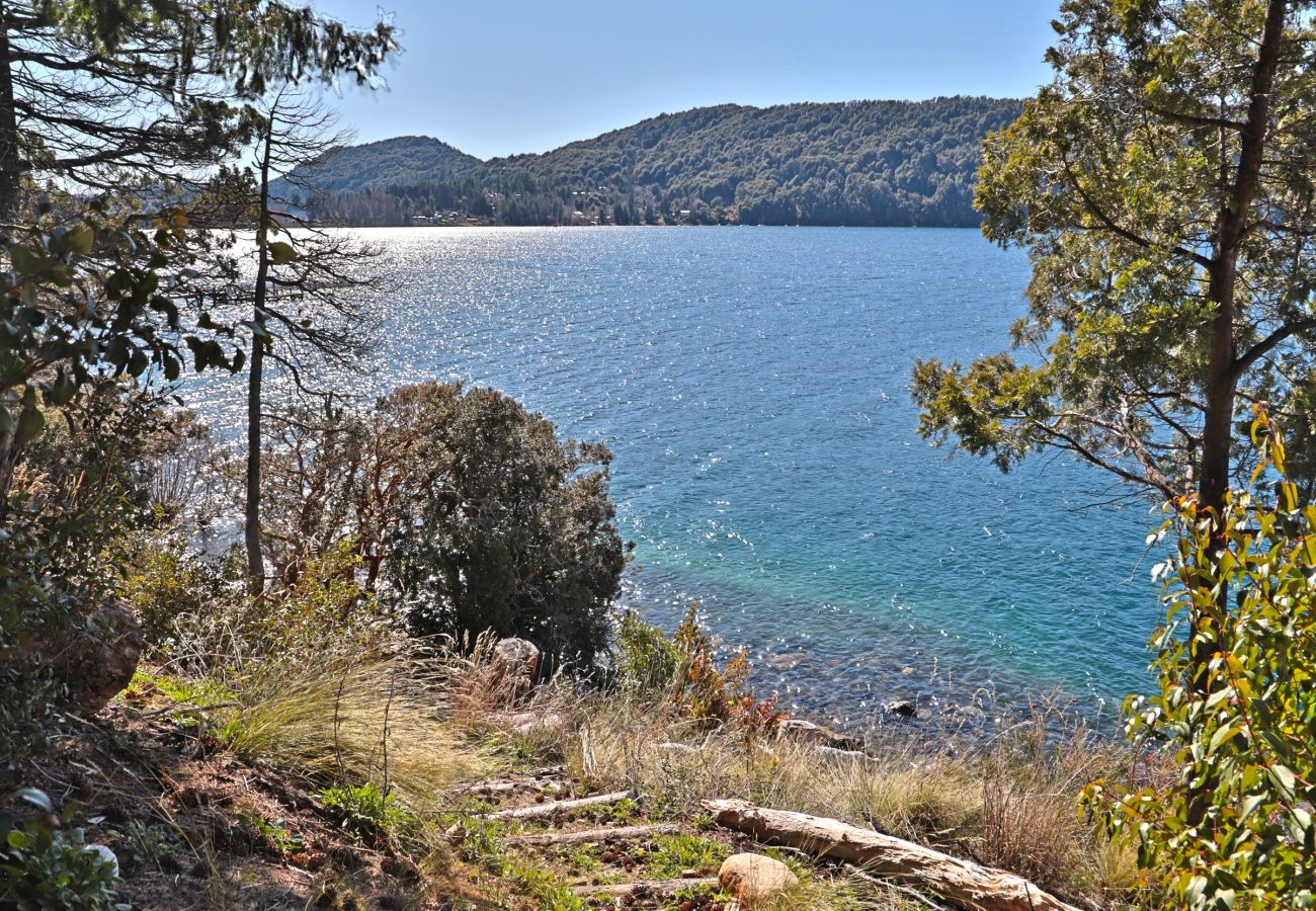 Cabin in San Carlos de Bariloche - HUAPI11C A wild nature escape with direct access to the lake 
