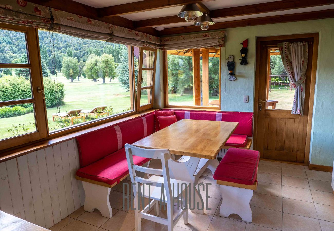 House in San Carlos de Bariloche - DIVINA CASA SOBRE CANCHA GOLF