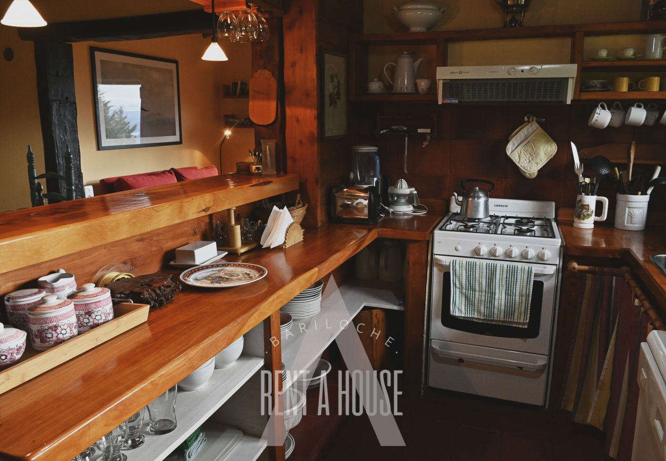 House in San Carlos de Bariloche - CATE06 2-story house with views of Cerro Catedral and Lake Nahuel Huapi.