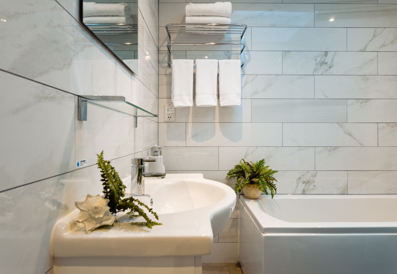 Apartment in Paignton - Quayside View – Stylish Harbourfront Apartment in Paignton, Devon