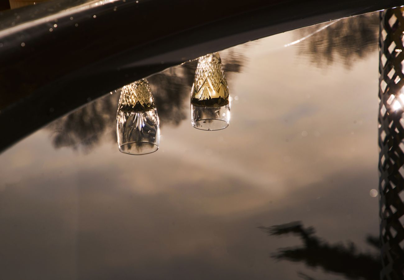 Fresh Escapes - Swallows End - Romantic -  hot tub , sauna, pool