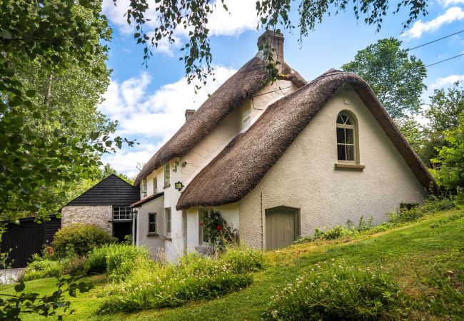  in Chagford - Weeke Brook - A 'quintessential' thatched cottage
