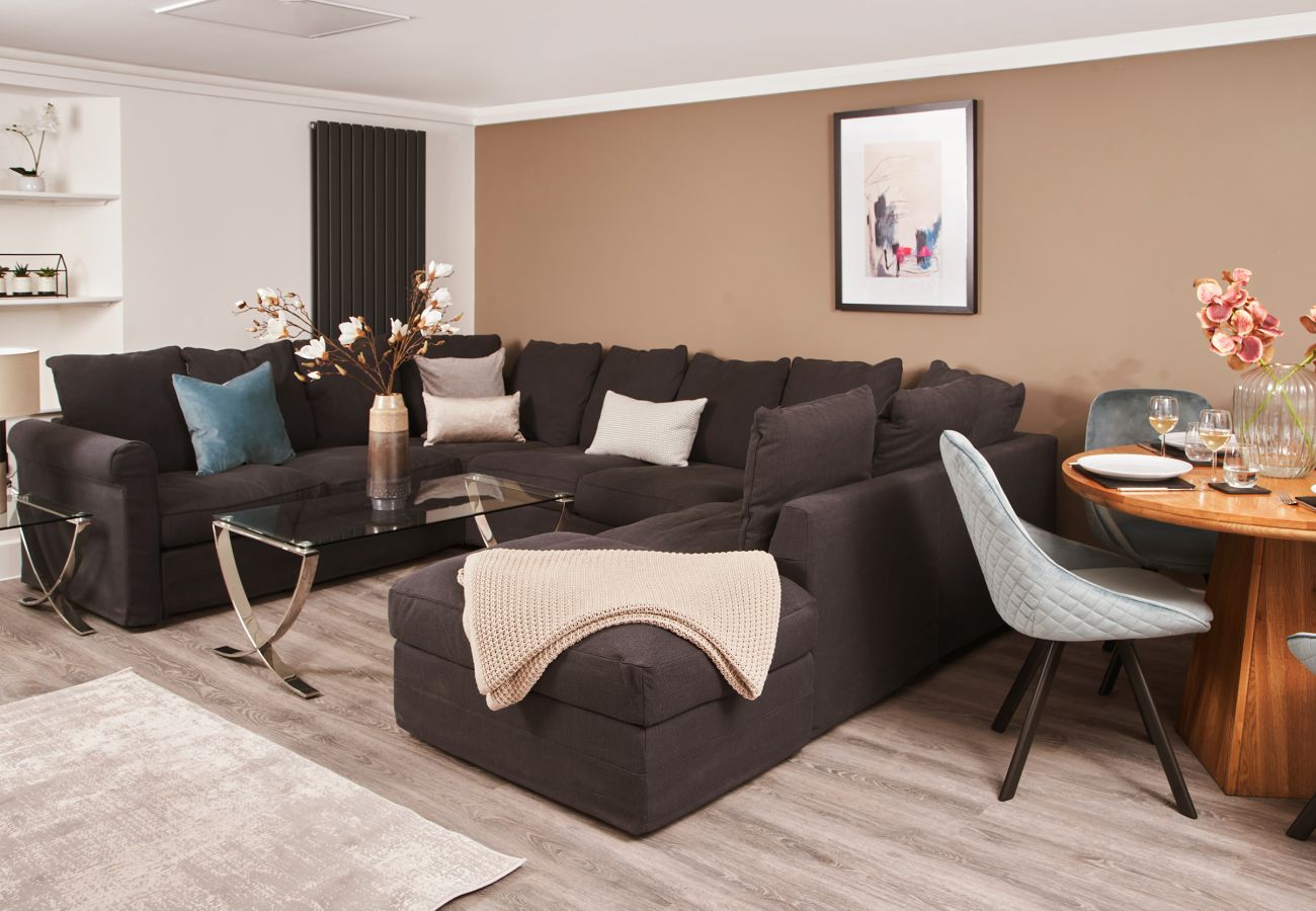 Fresh Escapes - The Moorings - Sleeps 4 - Hot Tub - Torquay 