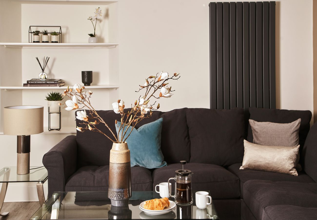 Apartment in Torquay - The Moorings - Harbourside with hot tub