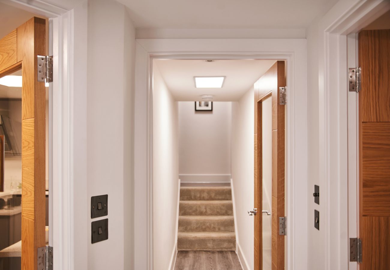 Fresh Escapes - The Moorings - Sleeps 4 - Hot Tub - Torquay 