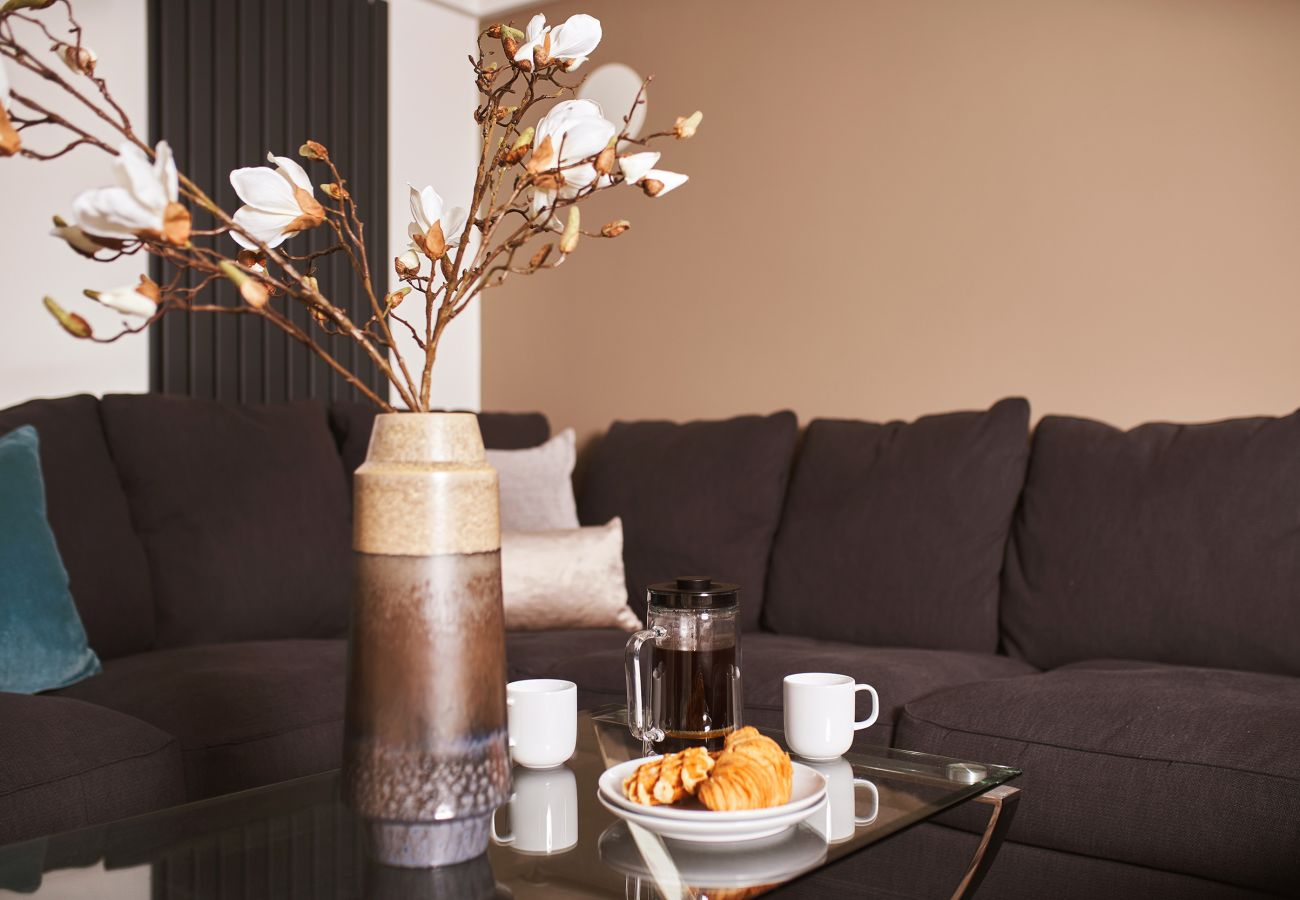 Fresh Escapes - The Moorings - Sleeps 4 - Hot Tub - Torquay 