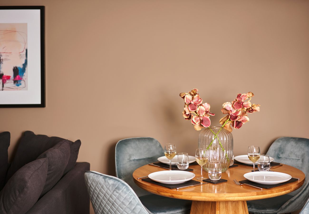 Fresh Escapes - The Moorings - Sleeps 4 - Hot Tub - Torquay 