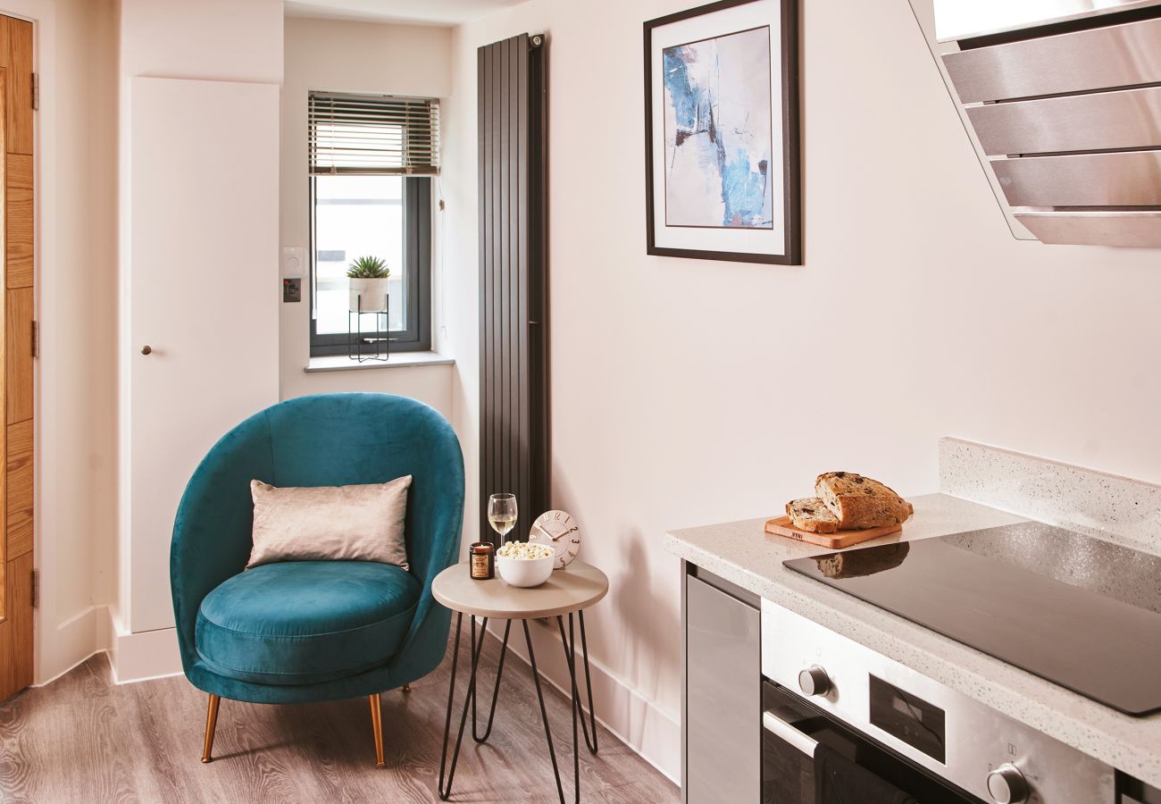 Fresh Escapes - The Moorings - Sleeps 4 - Hot Tub - Torquay 