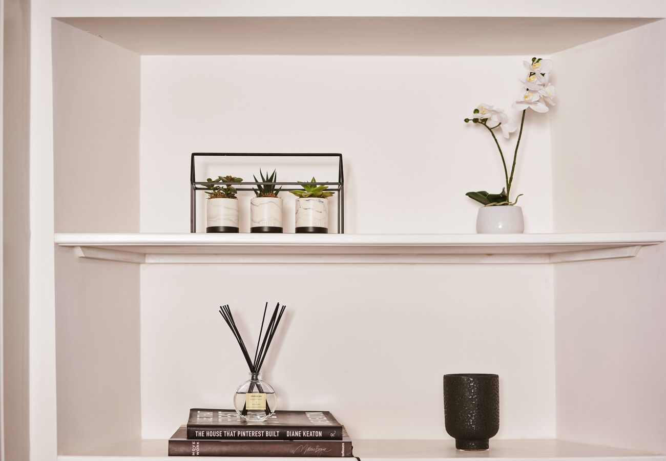 Fresh Escapes - The Moorings - Sleeps 4 - Hot Tub - Torquay 