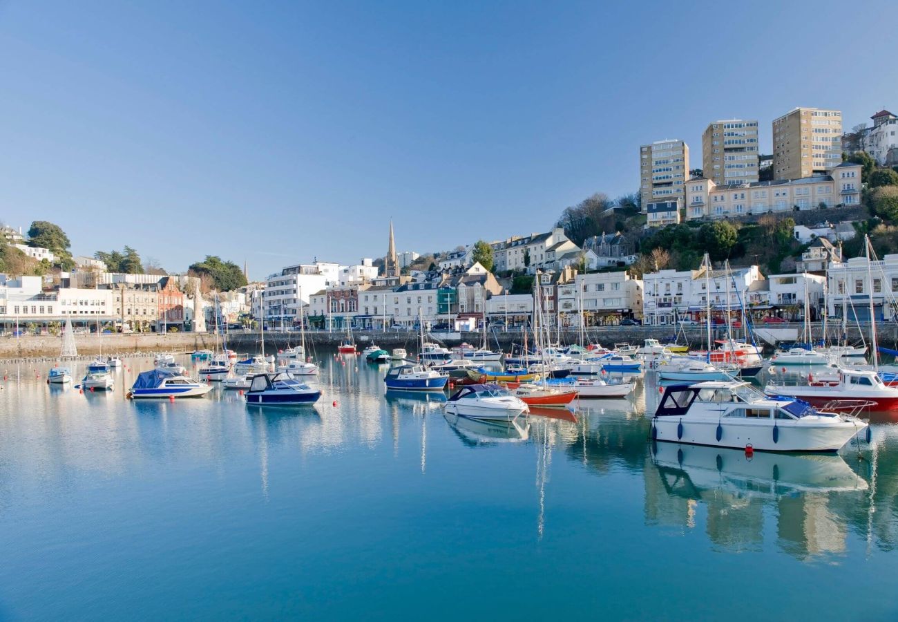 Fresh Escapes - The Moorings - Sleeps 4 - Hot Tub - Torquay 