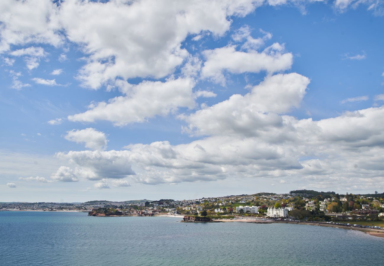 Fresh Escapes - The Moorings - Sleeps 4 - Hot Tub - Torquay 