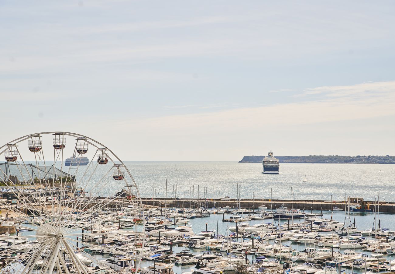 Fresh Escapes - The Moorings - Sleeps 4 - Hot Tub - Torquay 